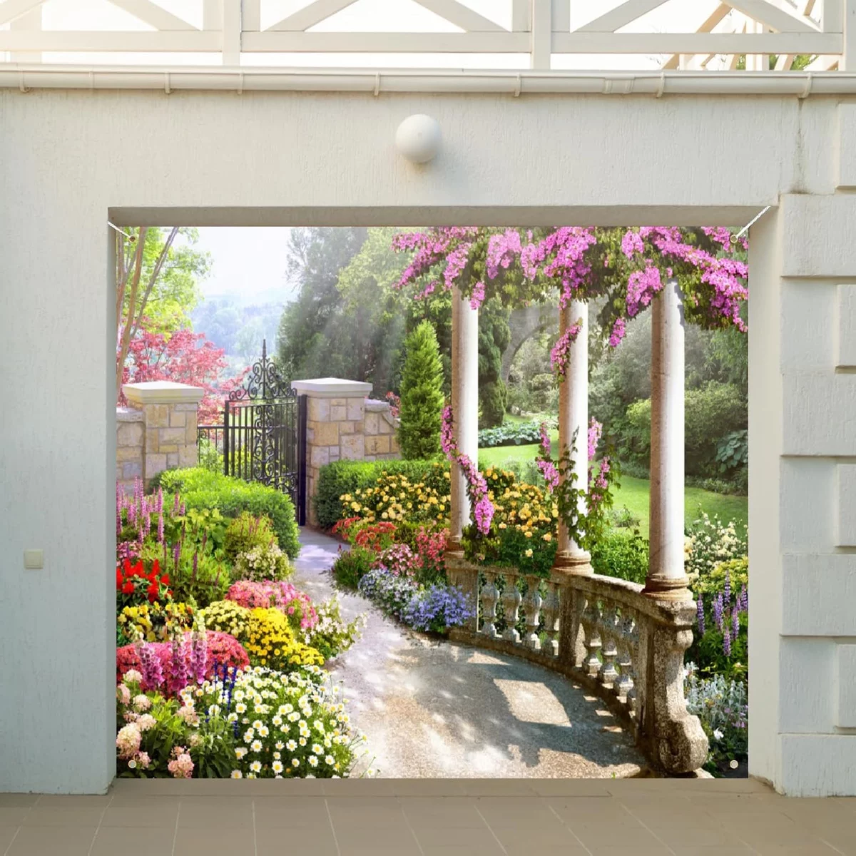 Blick zum schön gestalteten blumengarten in Vintage Stil 