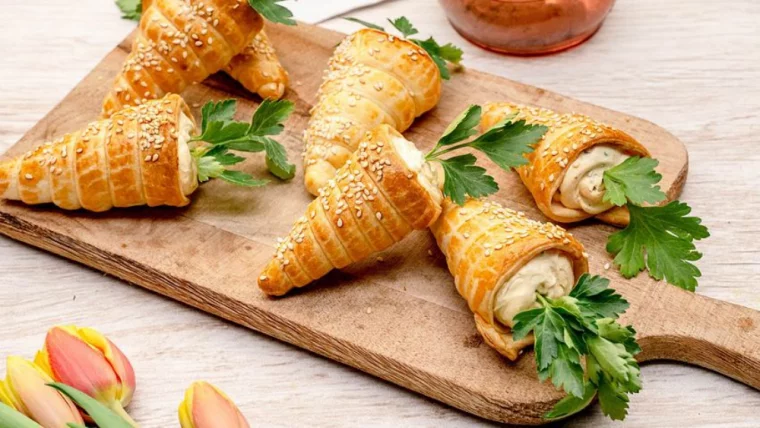 Waffeltüten mit salziger Füllung mit Petersilie