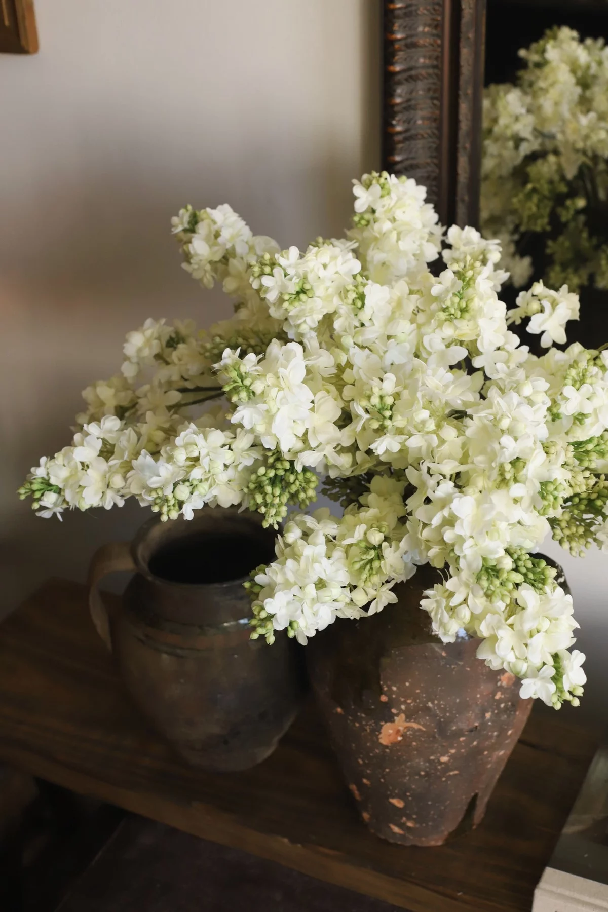 weiße Blüten in Vase - künstliche Blumenarrangements