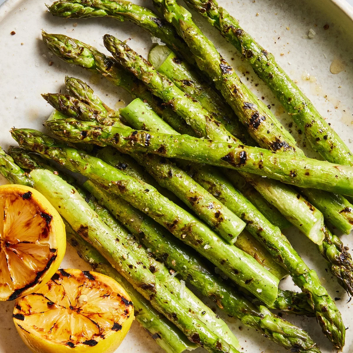 grüner Spargel auf dem Blech überbacken - Spargel Rezepte