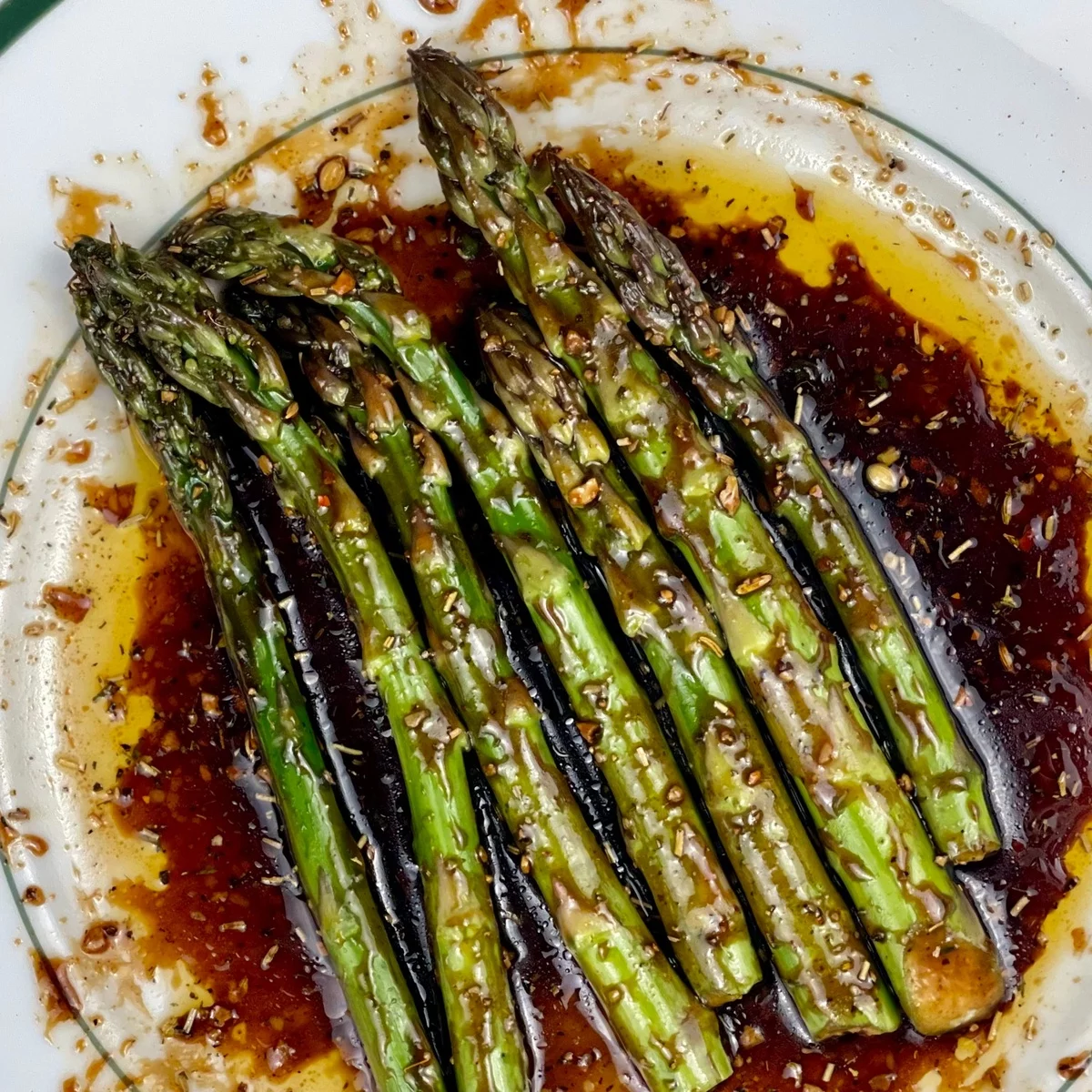 Spargelstangen mit Soya Sauce - schmackhaftes Mittagessen 