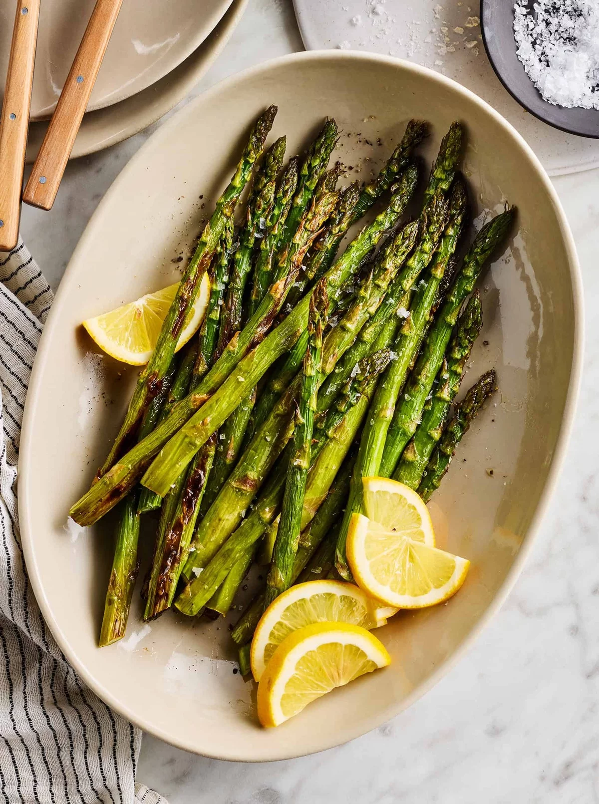 gebratene Spargelstangen mit Zitronenscheiben - leichte Spargel Rezepte