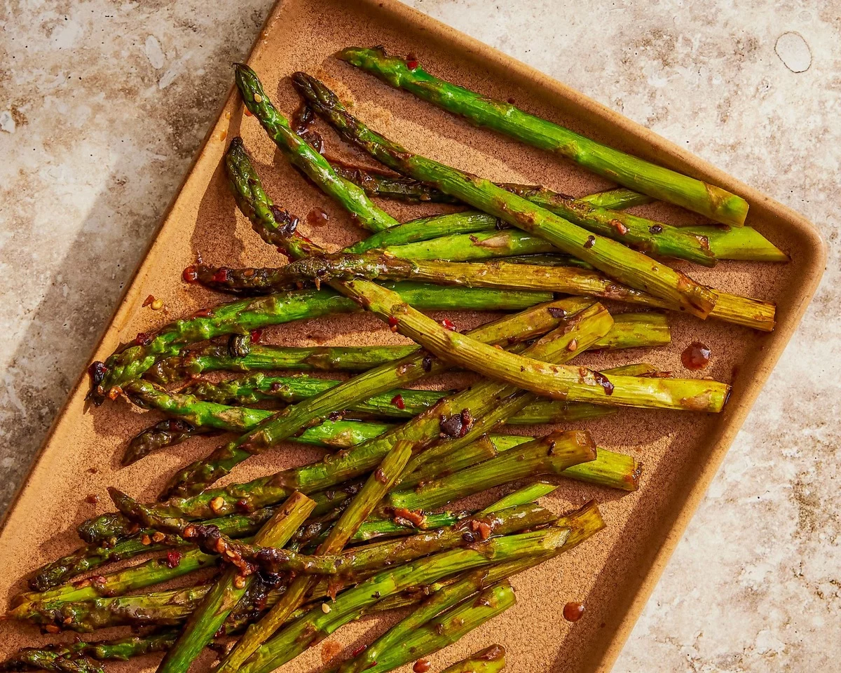 Spargelstangen auf dem Blech braten - schnelle Spargel Rezepte