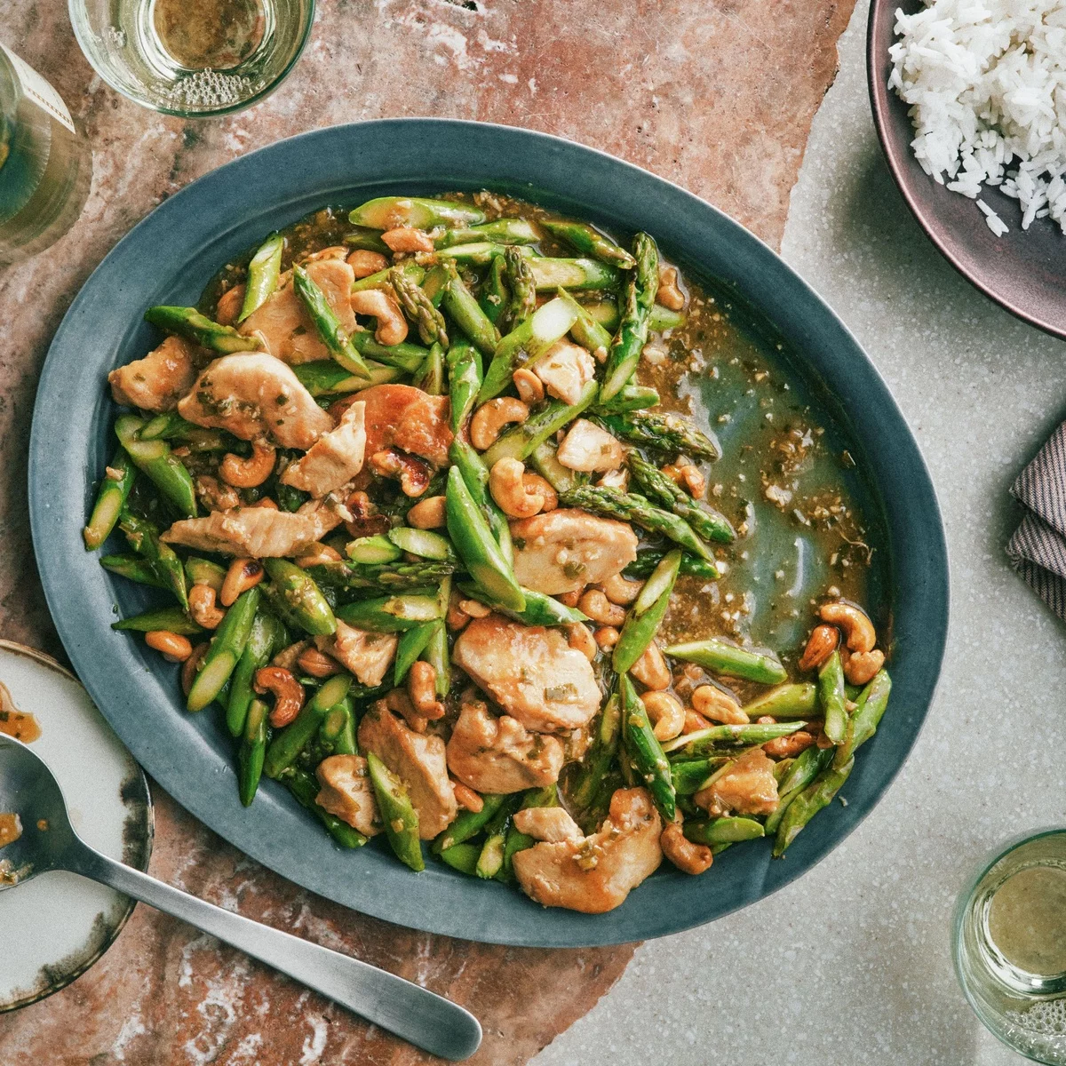 Spargel Stücke, grüne Bohnen und Hähnchenhäppchen - Spargel Rezepte