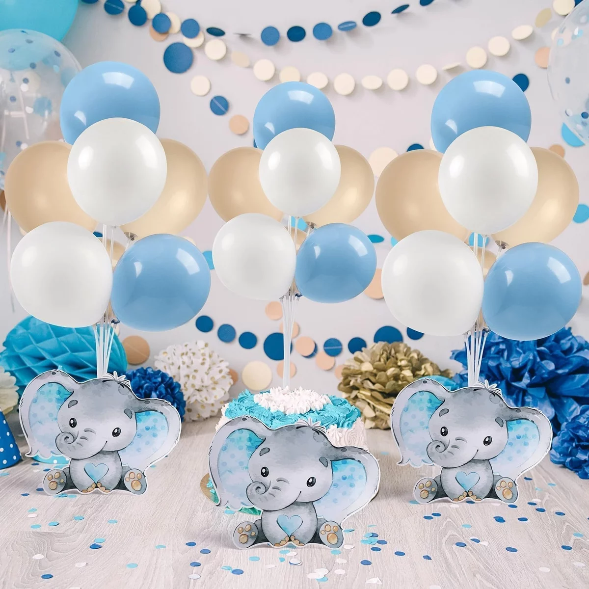 kleine Elefanten mit blauen und weißen Ballons
