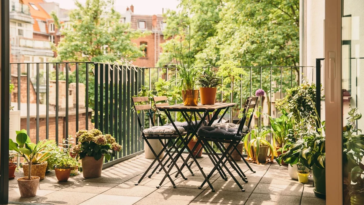 eine Ruhe-Oase im Freien - Balkon Ideen für mehr Gemütlichkeit draußen 