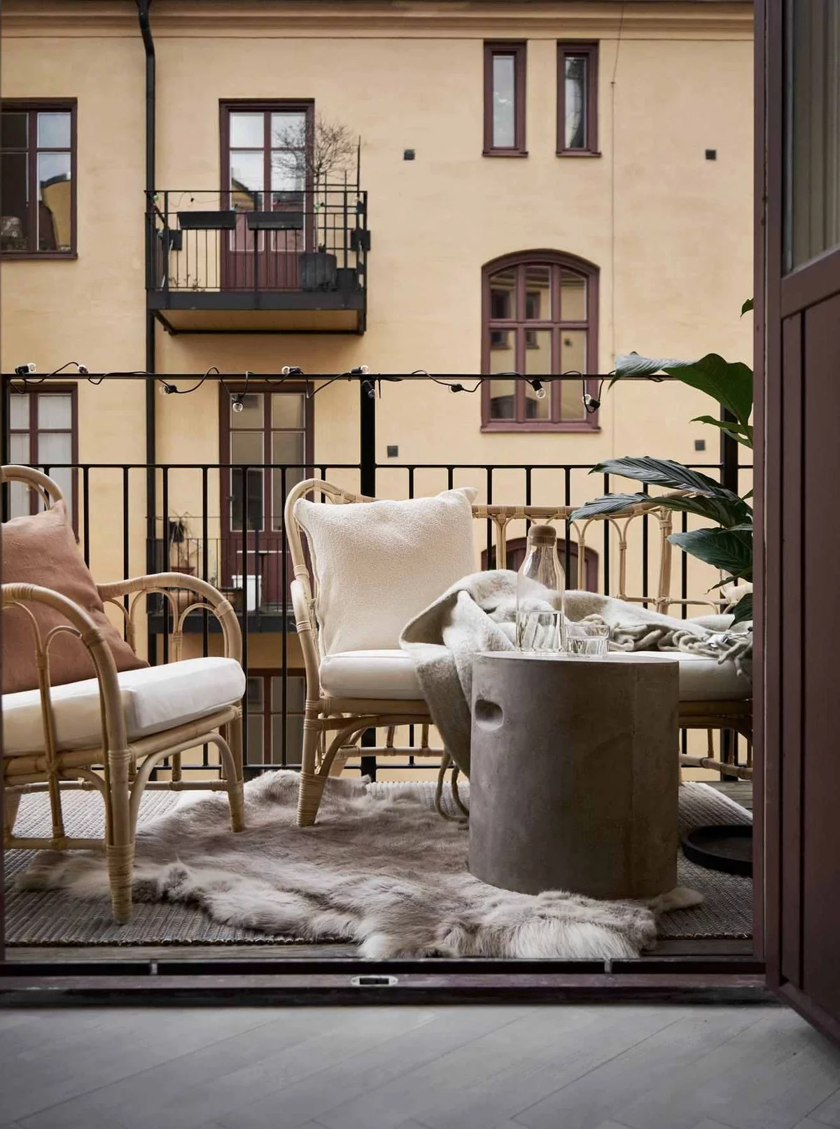 kleinen Balkon sehr gemütlich und romantisch einrichten 