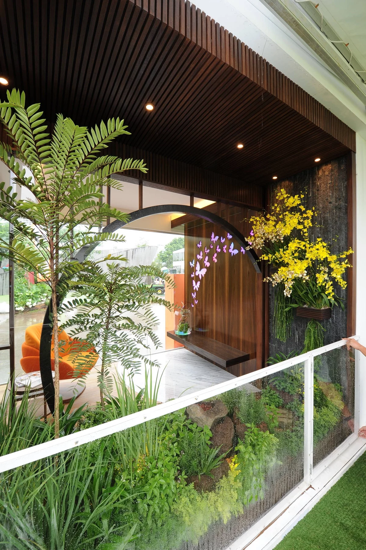 üppige Vegetation auf dem Balkon - clevere Balkon Ideen 