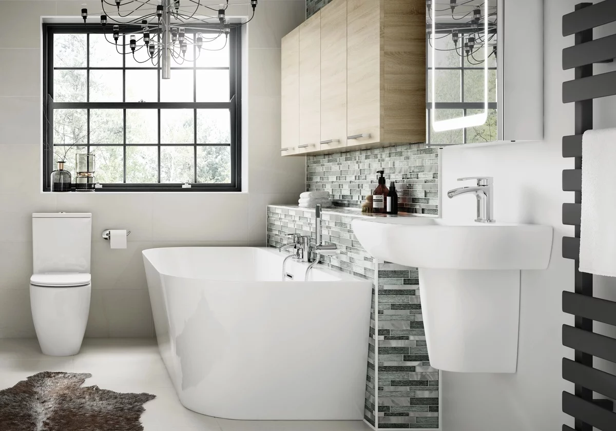 weiße Fliesen lassen sich gut mit Grau und Schwarz kombinieren - Badezimmerfliesen Ideen 