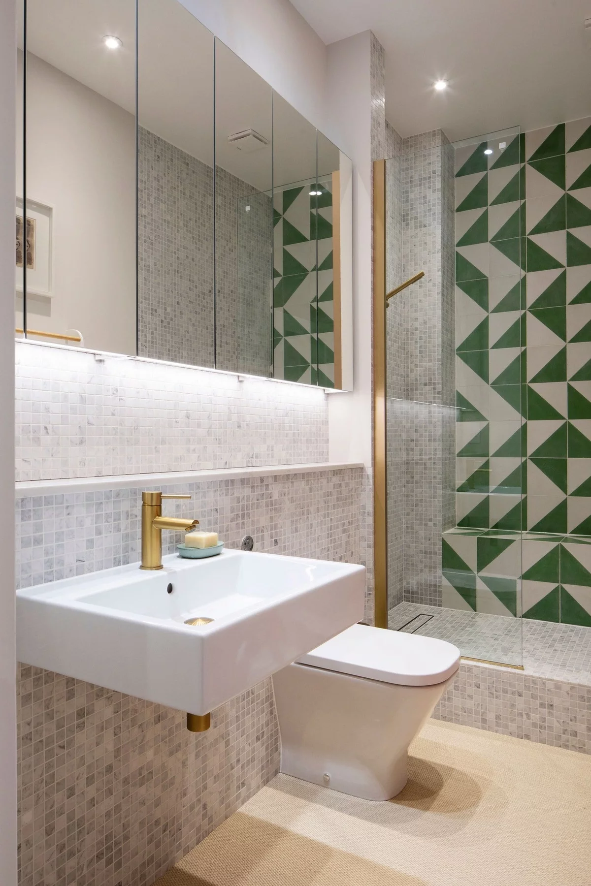 verschiedene Fliesen miteinander kombinieren - Badezimmerfliesen Ideen 