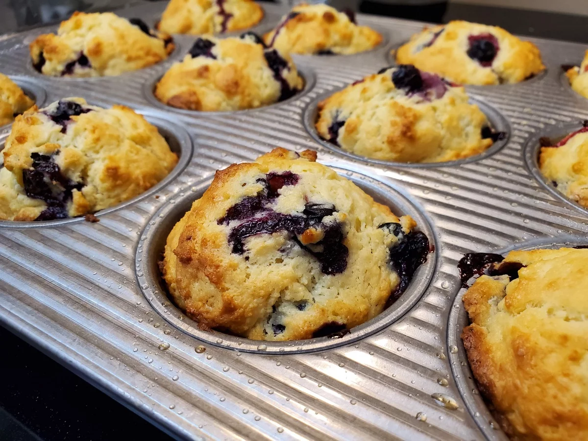 fertige Muffins in der Backform