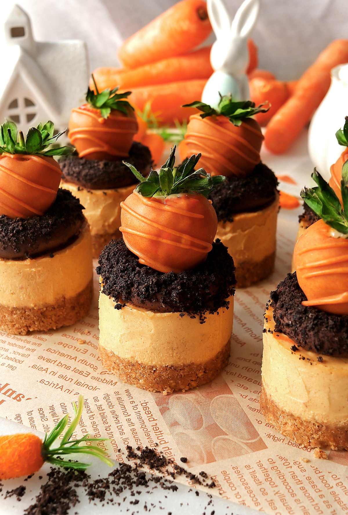 kleine Karottenkuchen in Muffinform gebacken und schön dekoriert 