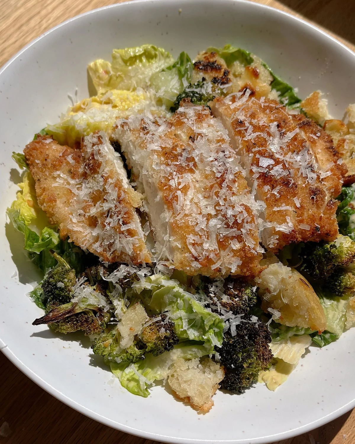Caesar Salad mit gebratenem Fleisch