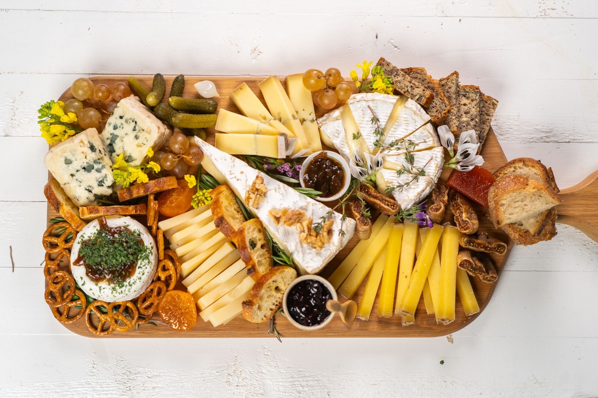 die Platte steht fertig und wartet auf die Gäste