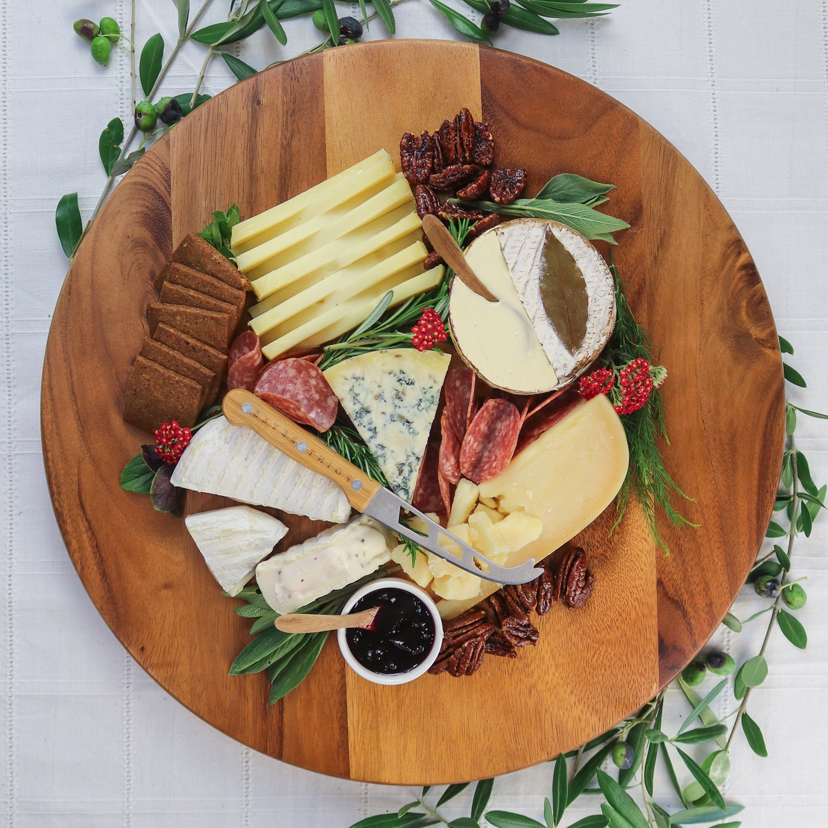 eine kleine Käse Party gestalten - dafür eine kleine Käseplatte vorbereiten