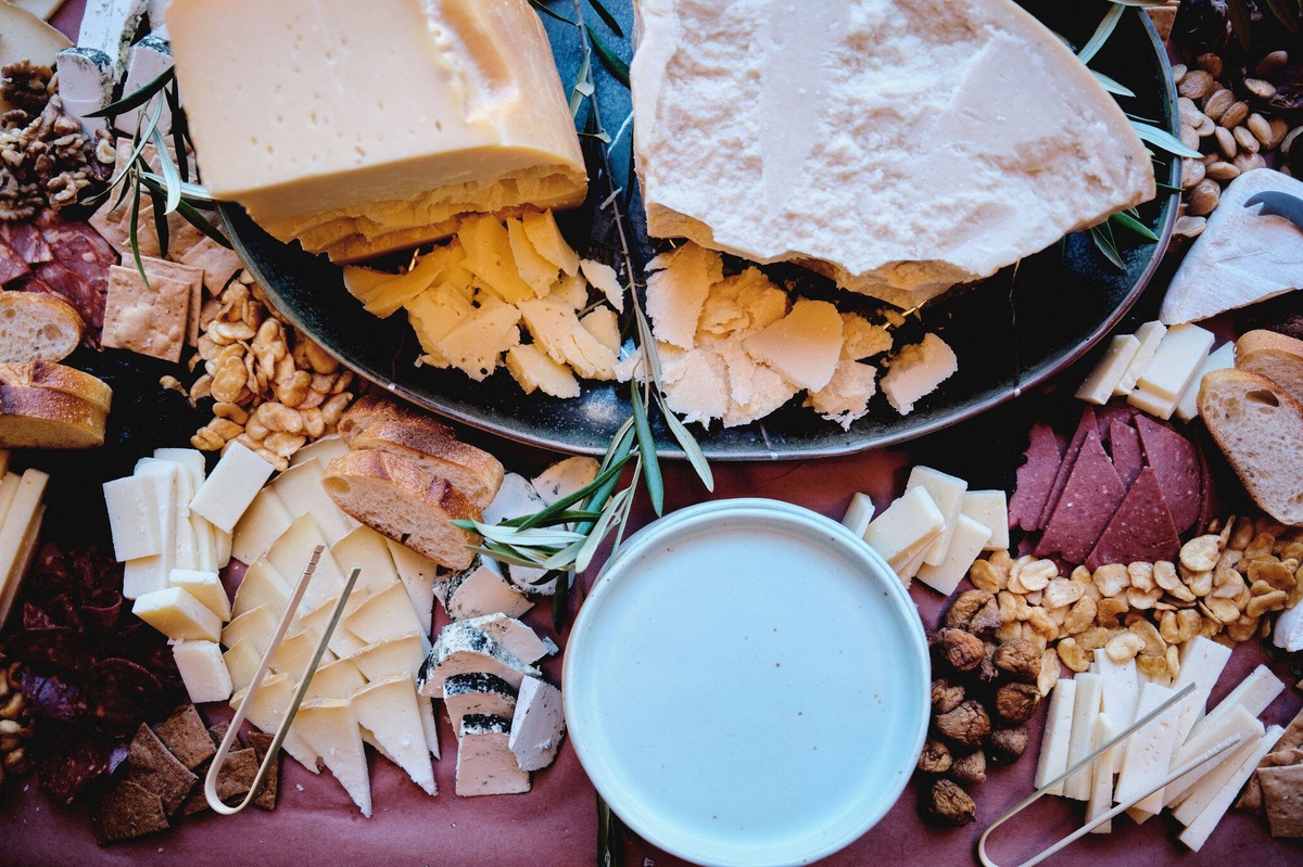 Weich - und Hartkäse stehen nebeneinander - alles ist hier möglich