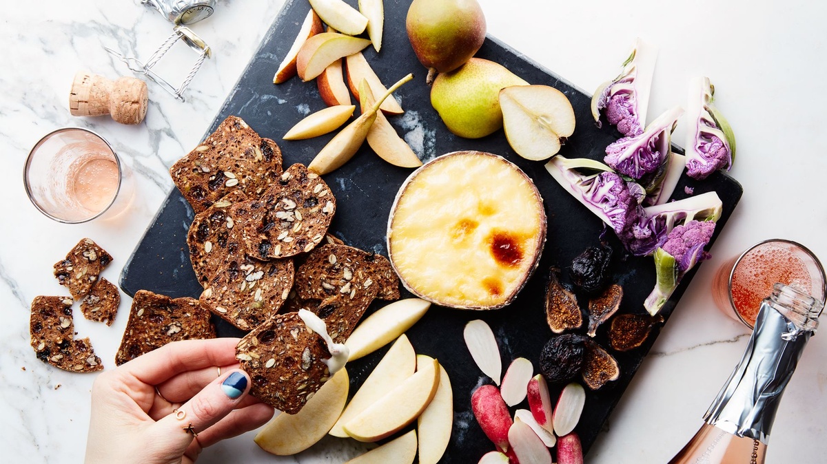 Schwarzbrot passt wunderbar zu Käse