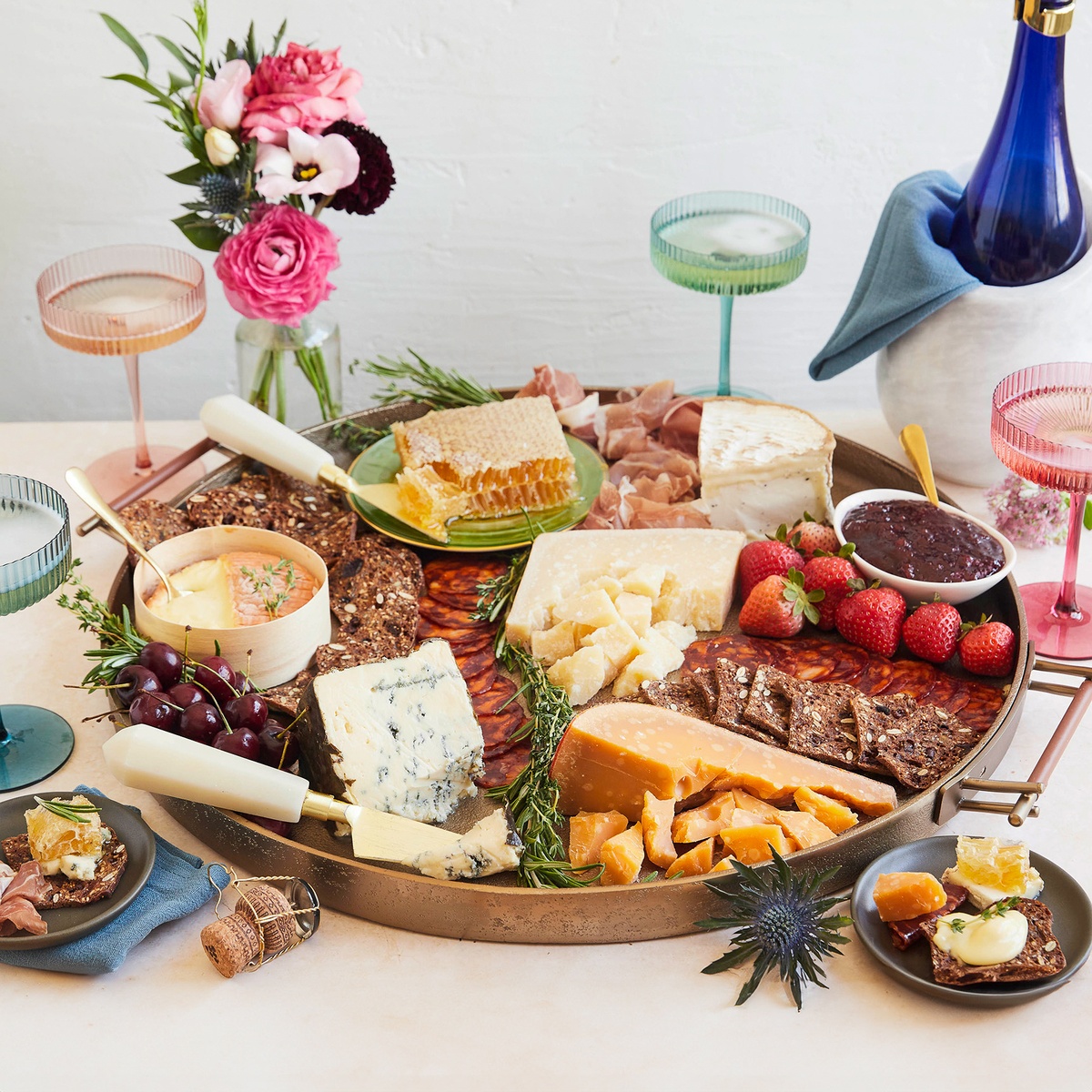 Käse und Wurst lassen sich gut auf dem Holzbrett kombinieren