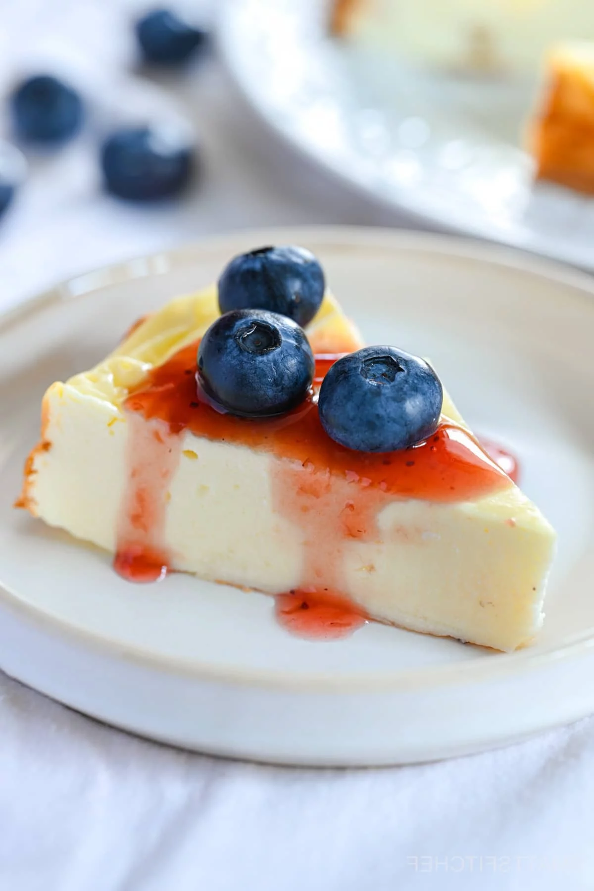 bester Käsekuchen mit Syrop und Brombeeren