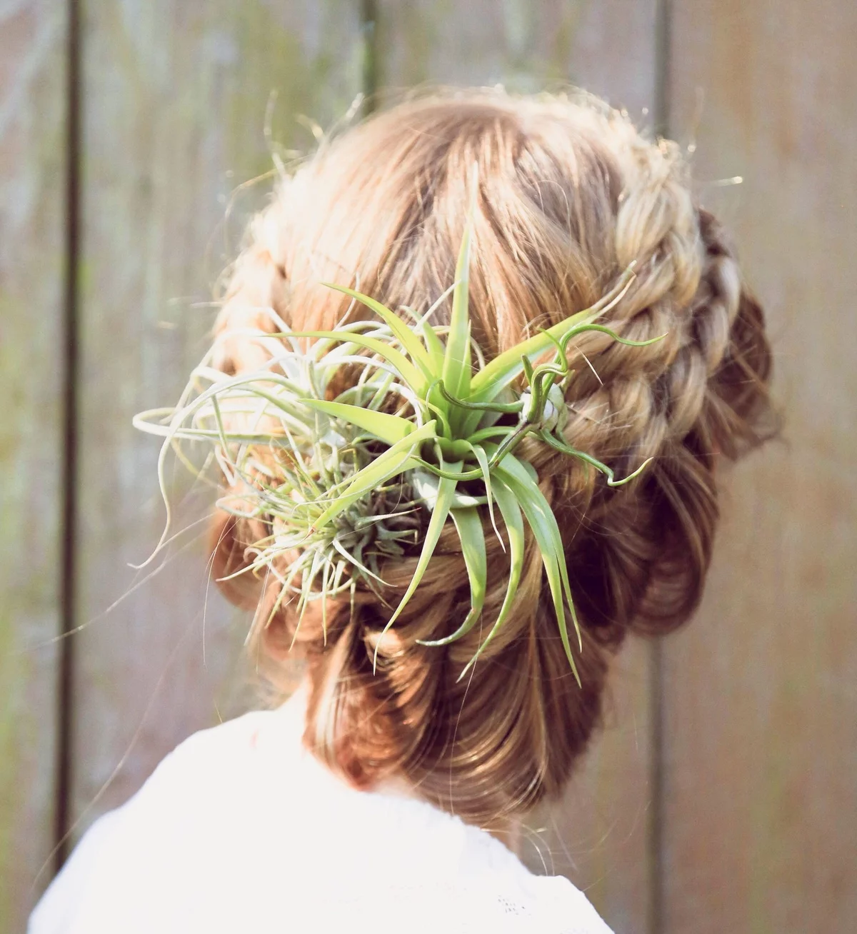 echte Blumen im Haar - gute Idee