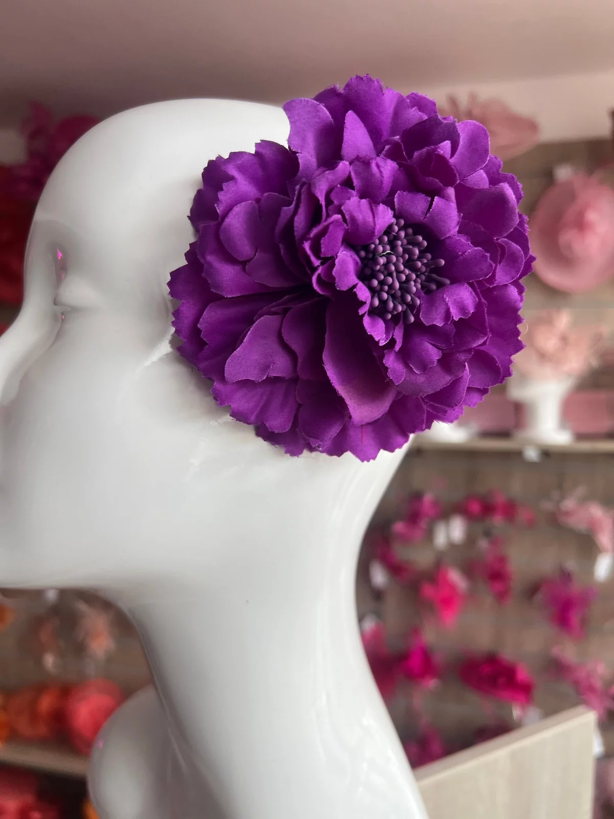 lila Blume fürs Haar - ein Blickfang im Haar 