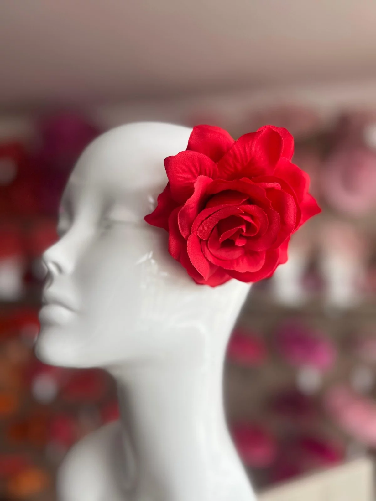 rote Rose aus Kunstseide als Haarschmuck 