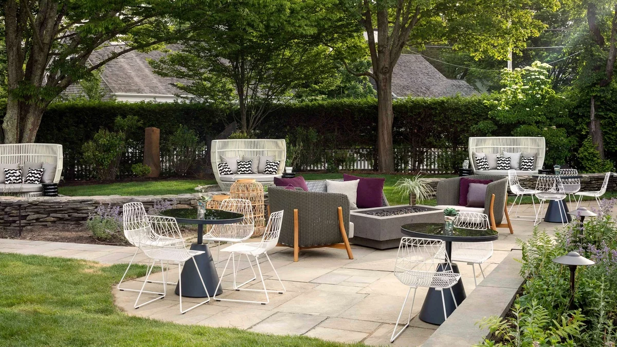 gemütliche und einladend wirkende Sitzecken im Garten 