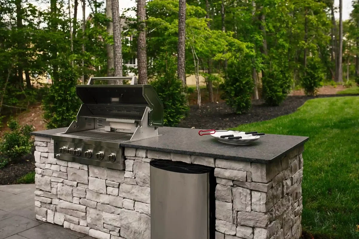 moderne Gartenküche gut ausgestattet