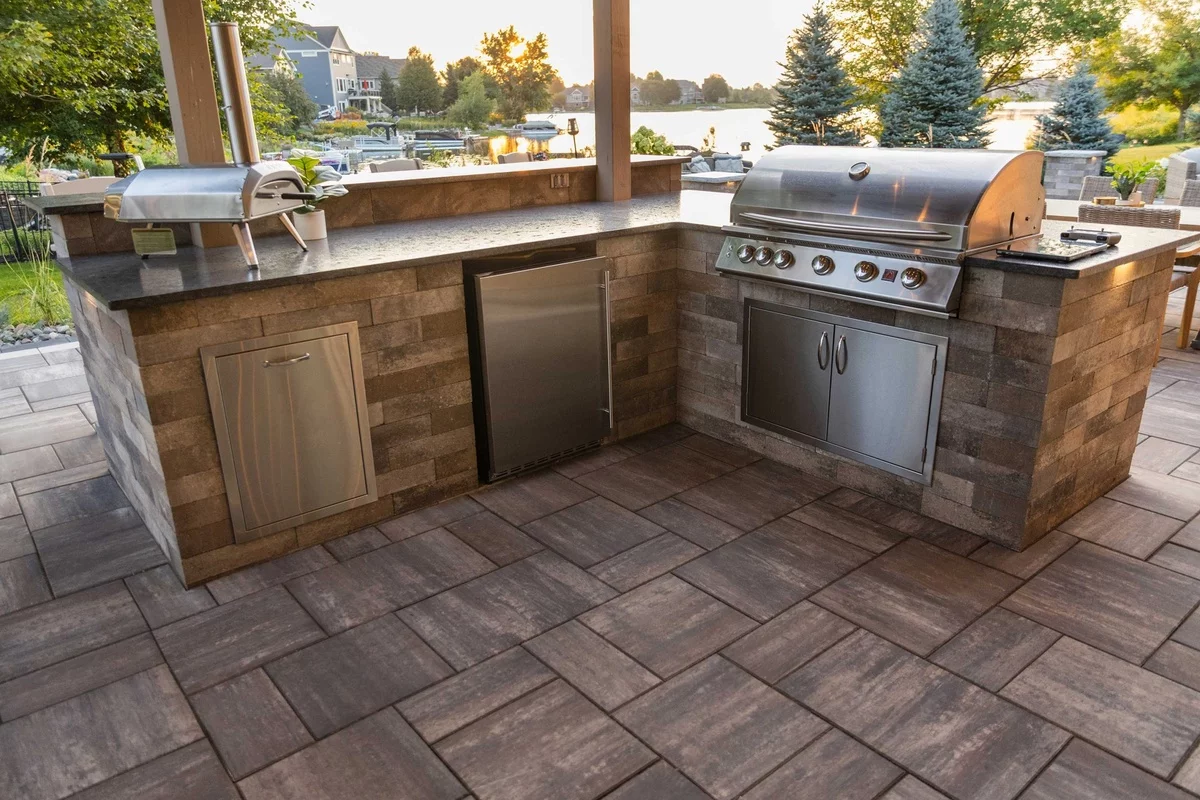 moderne Gartenküche nicht weit vom See