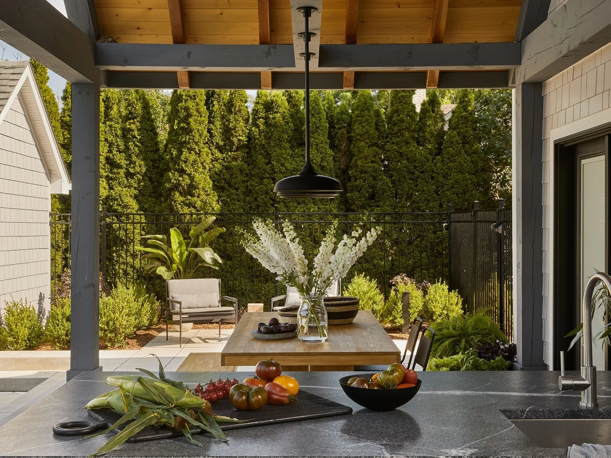 in der Gartenküche kann man stressfrei kochen grillen und backen