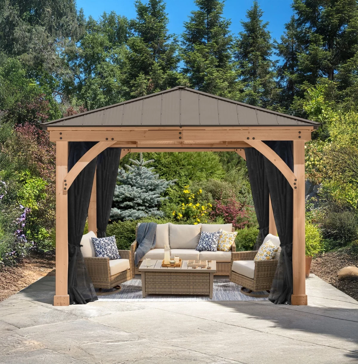 Gartenlaube aus Holz mit bequemem Sitzbereich 