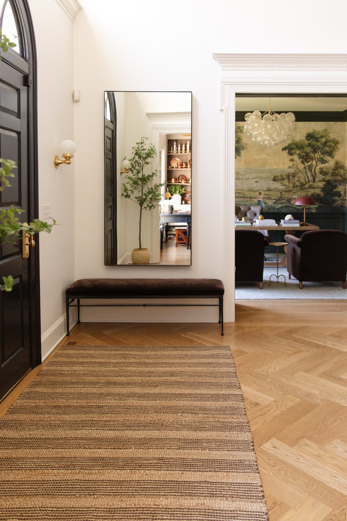 kleinen Hauseingang gestalten - modern und einladend mit eleganter Sitzbank