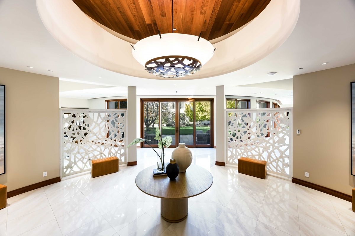 geräunigen Hauseingang gestalten in runder Form und mit viel Licht - sehr ansprechend