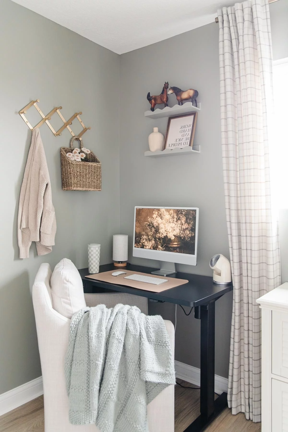 eine gemütliche Arbeitsecke im Home Office 