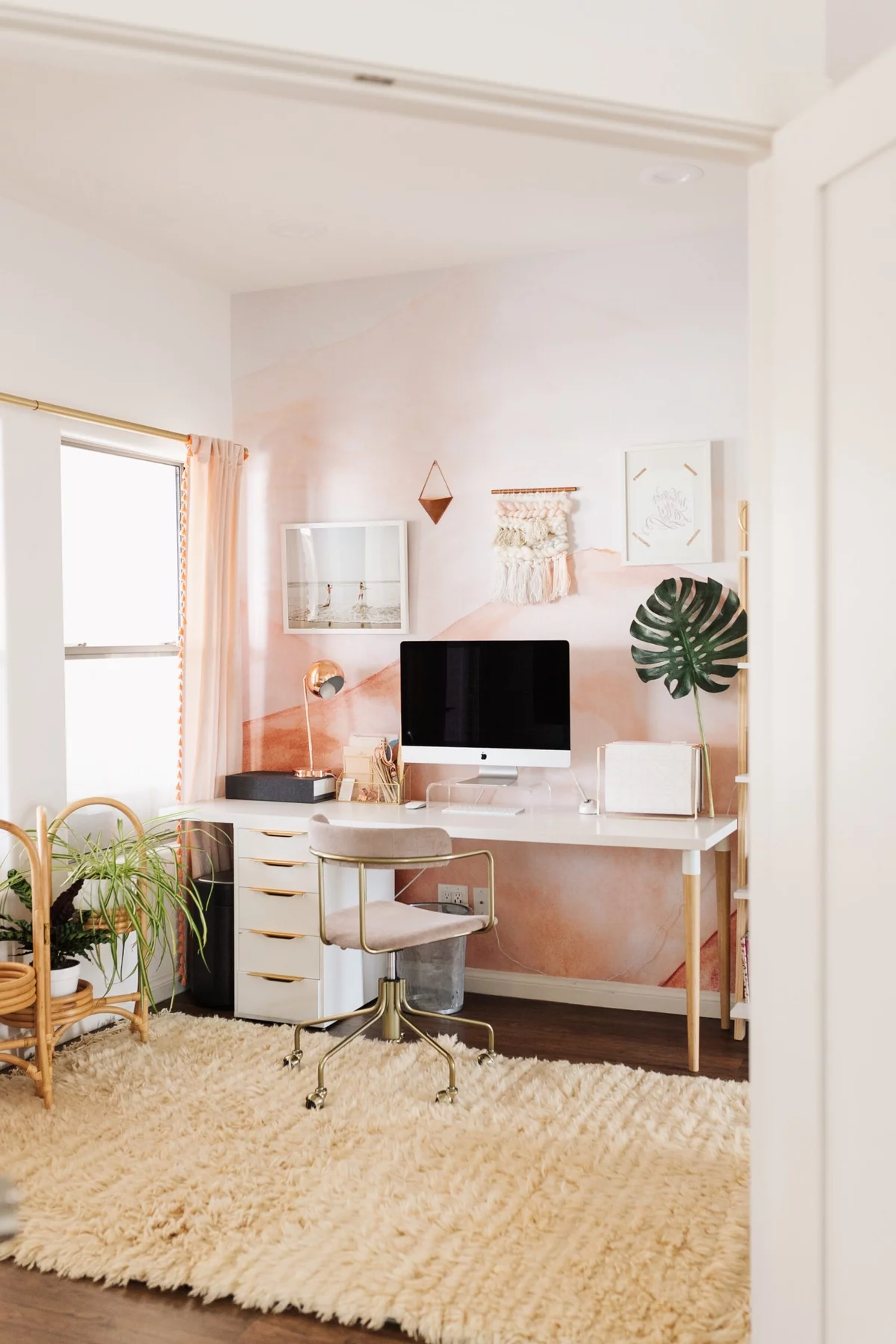 warm und gemütlich ist das Home Office einer Dame