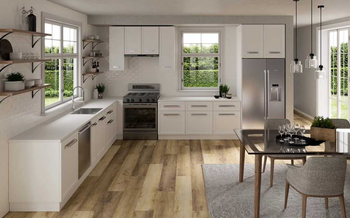 geräumige L-förmige Küche in Weiß mit zwei Fenstern und eleganter Essecke im Raum 