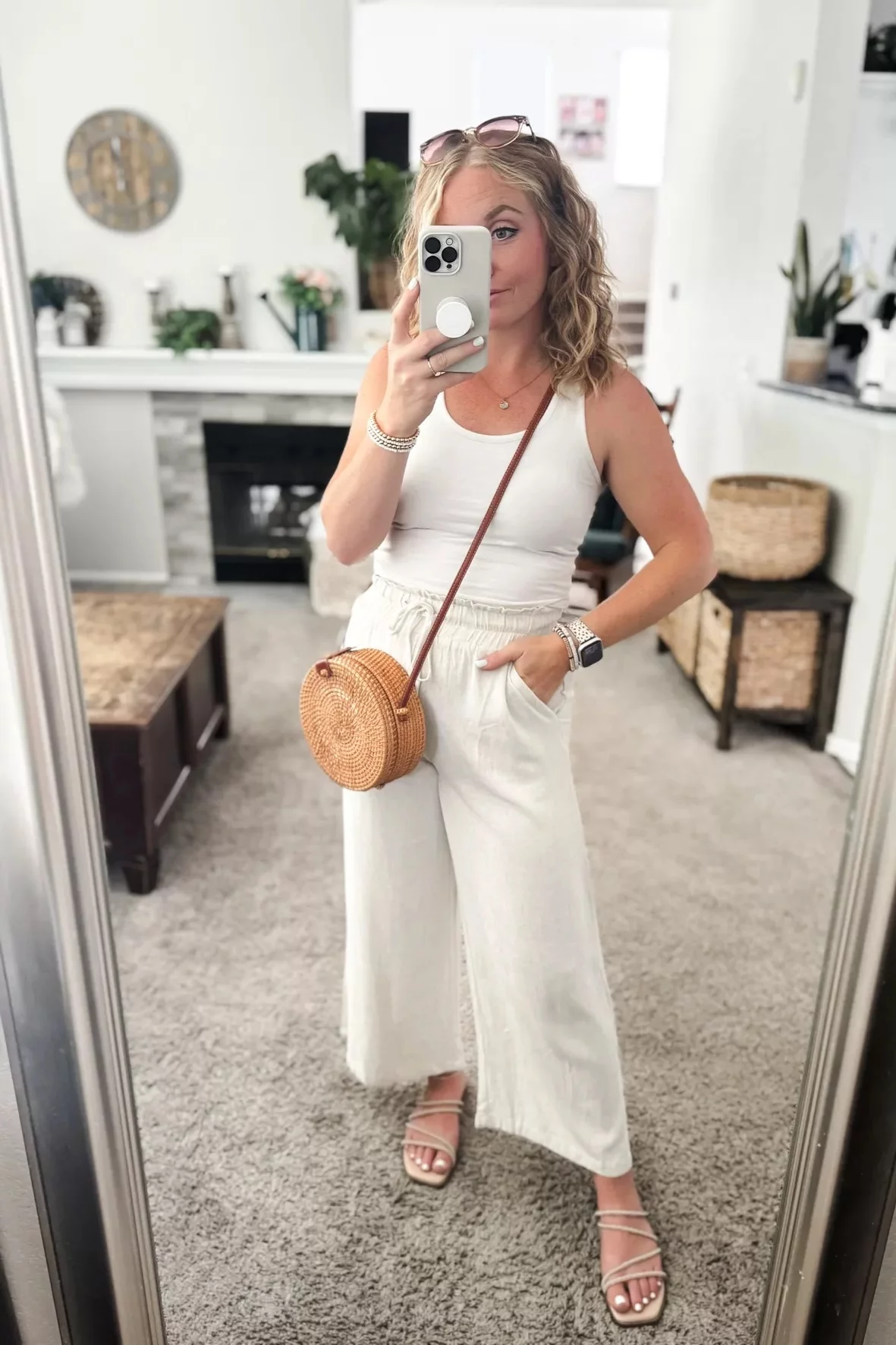 im Leinenhose Outfit fühlt sich jede Dame wohl im Sommer