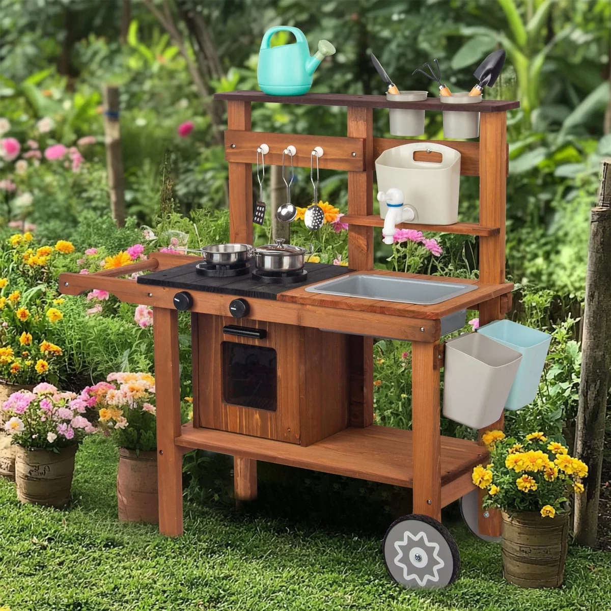 interessantes Modell Matschküche für Kinder im Garten