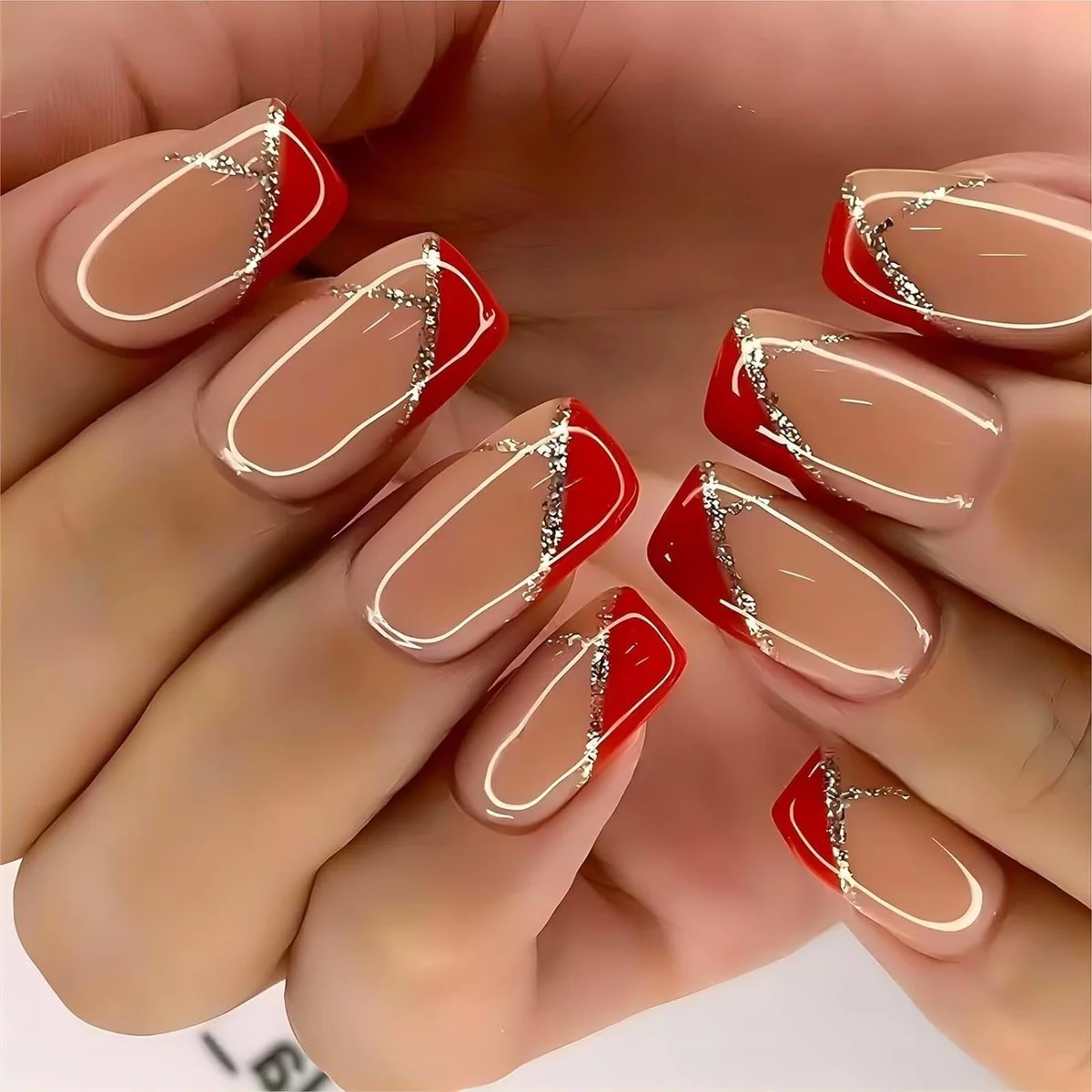 stilvolle Manükire für das Weihnachtsfest - Spitzen in Rot