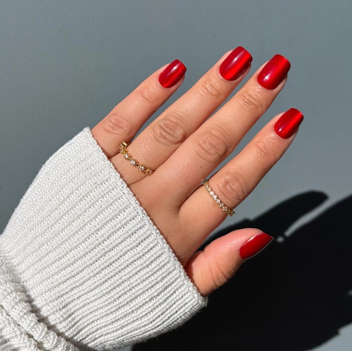 rote Nägel mit viel Glanz für besondere Anlässe