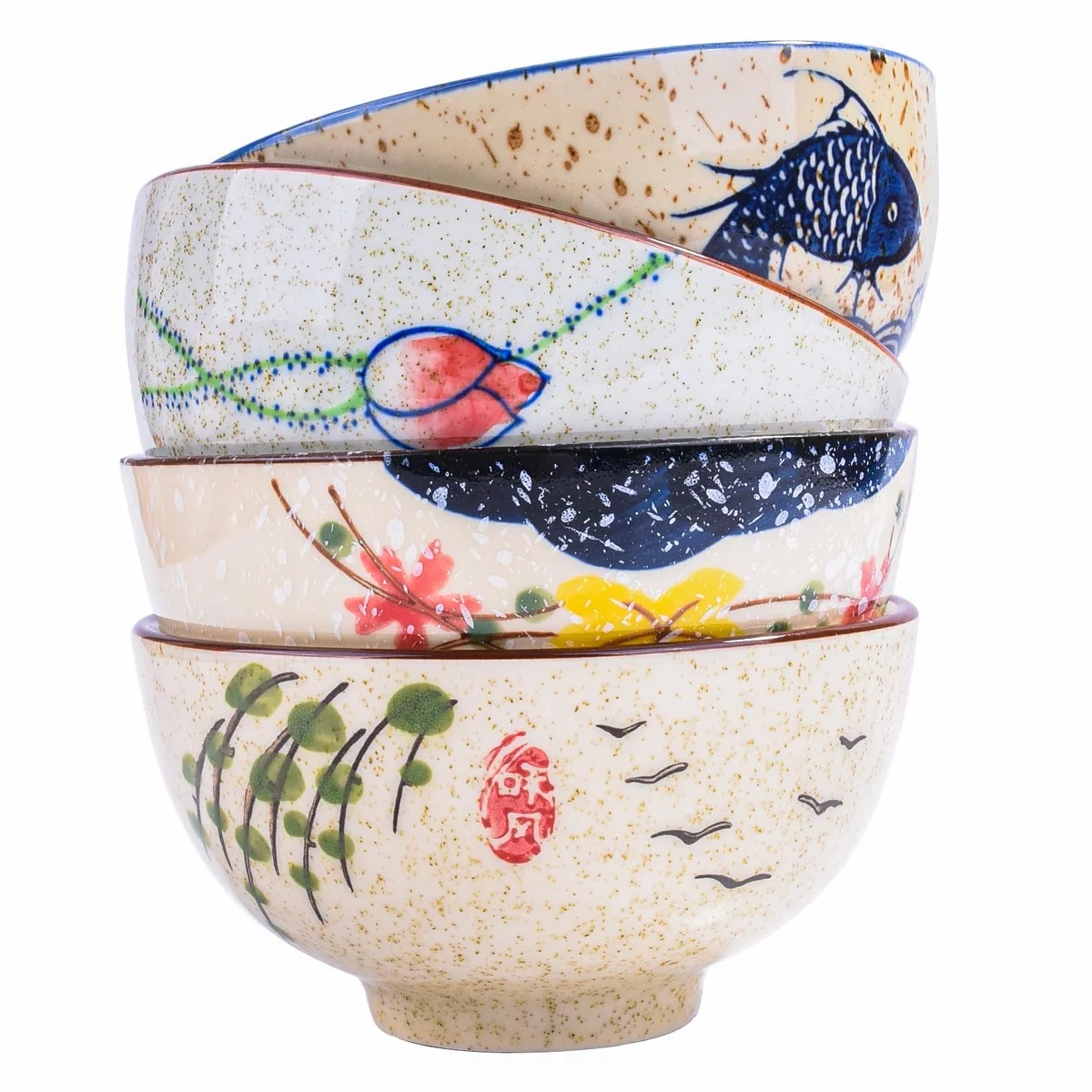 vier bemalte Keramikschüsseln in zarten Farben mit Blumen-und Tiermotiven 