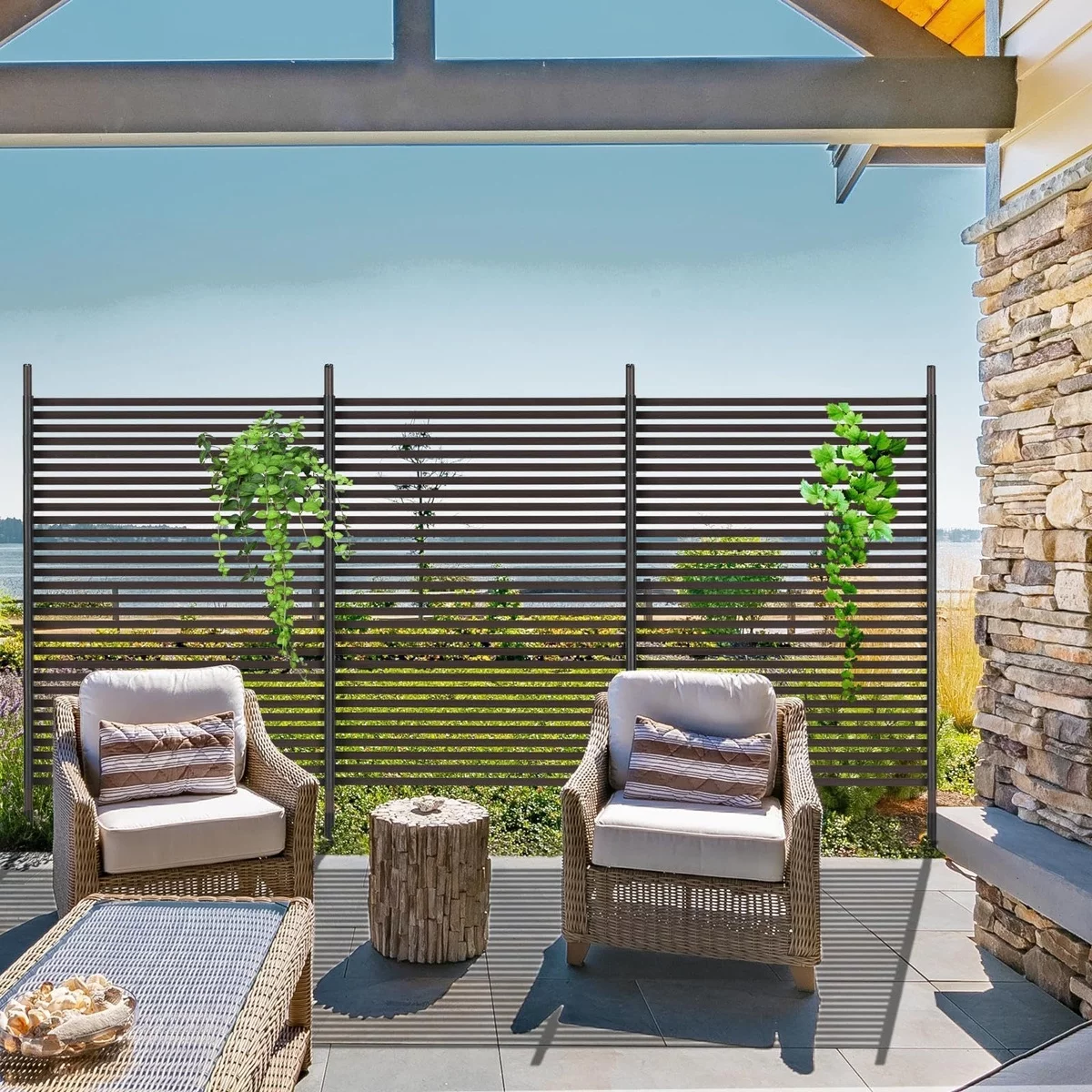 eine gut geschützte vor fremden Blicken Sitzecke im Garten