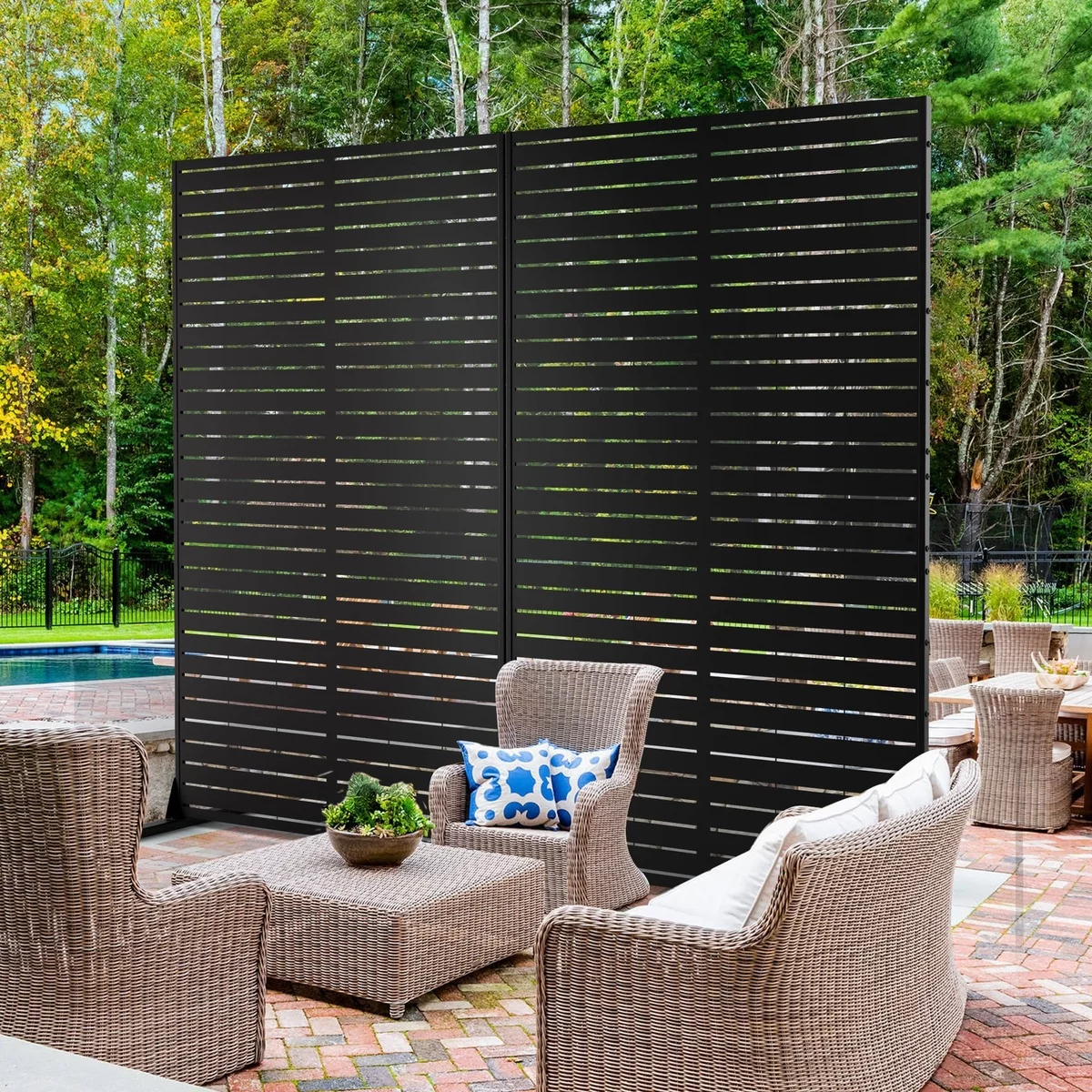 die Privatsphäre im Garten schützen - Sitzbereich mit Paravent abtrennen