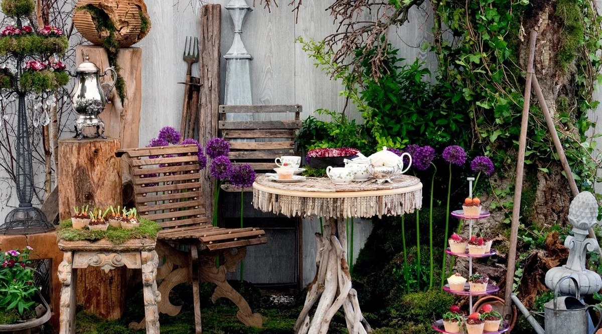 alte Outdoor-Möbel im Shabby Chic Garten einsetzen 