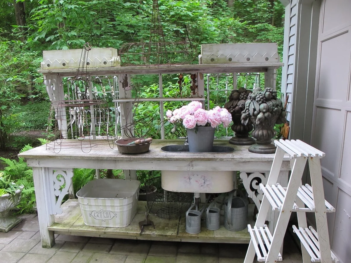 Shabby Chic Garten gestalten - Outdoor-Wasserbecken und Waschschrank 