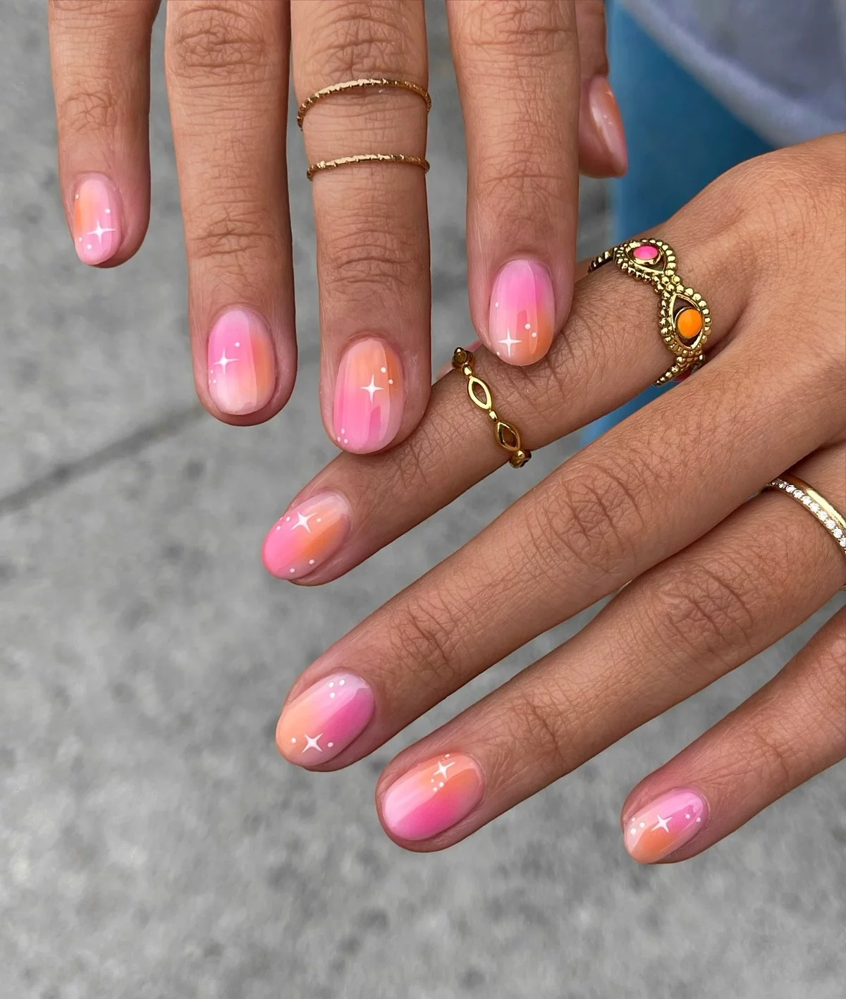 gut gepflegte Frühlingsnägel 2025 in schönen Frühlingsfarben 