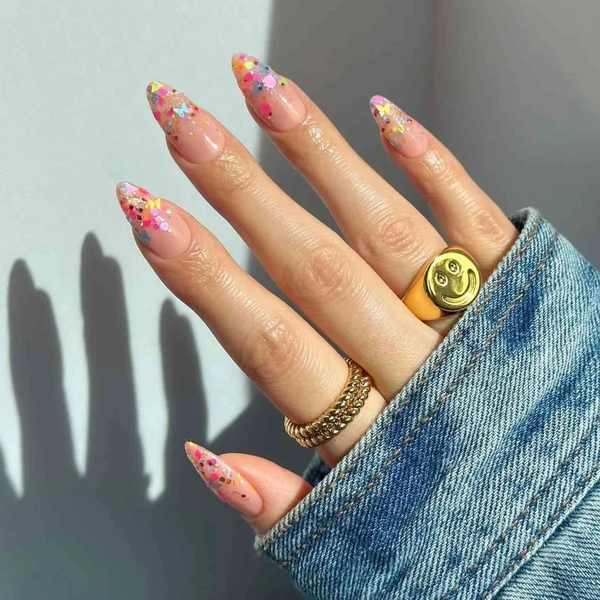 Frühlingsnägel 2025 - feminin und treny 