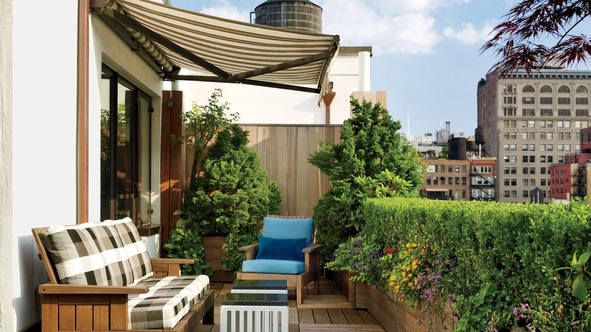 eine Terrasse in der Großstatdt zur Ruhe-Oase machen