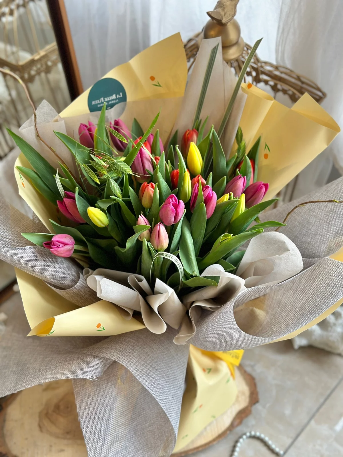Tulpen in verschiedenen Farben machen ein schönes Bouquet aus