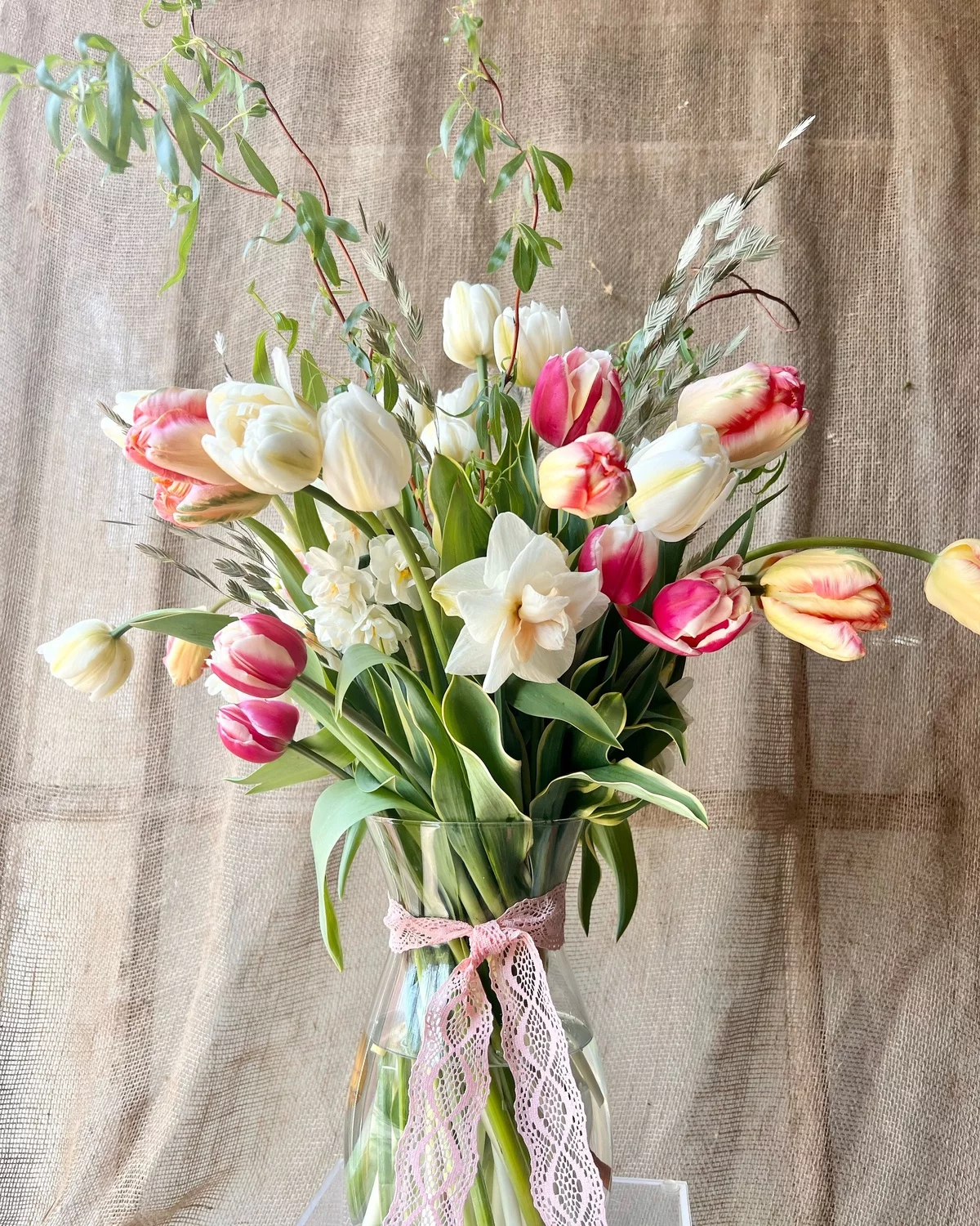 Bouquet aus Tulpen und Narzissen - Frühlingsblumen